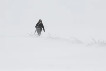 От снега падна покривът на спортна зала в Сараево