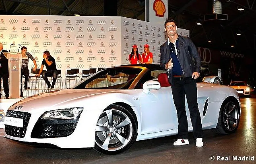 Роналдо наби спирачки пред пешеходка (ВИДЕО)