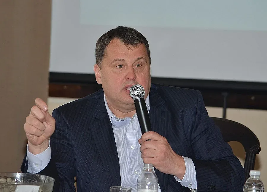 Украинец налял 25 милиона в Лом
