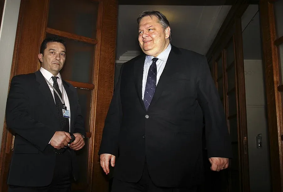 Гърция клекна пред Брюксел за 130 млрд. евро