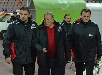 Пената и Дуци се гледат накриво