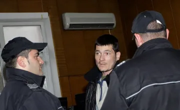 Соченият за подпалвач остава в ареста, той иска в комуна