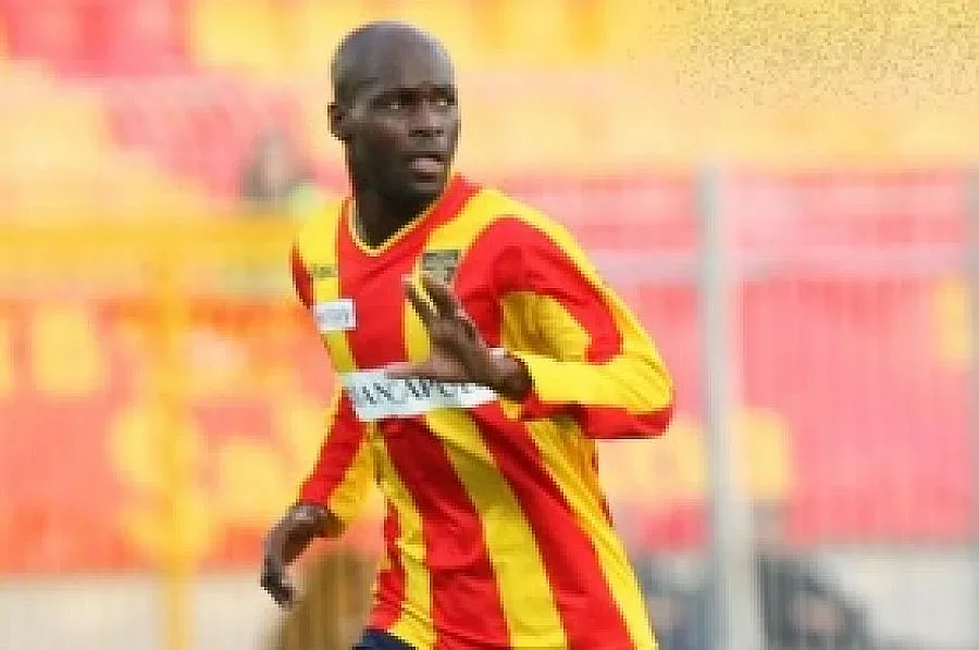 "Левски" чака защитник от "Лече"