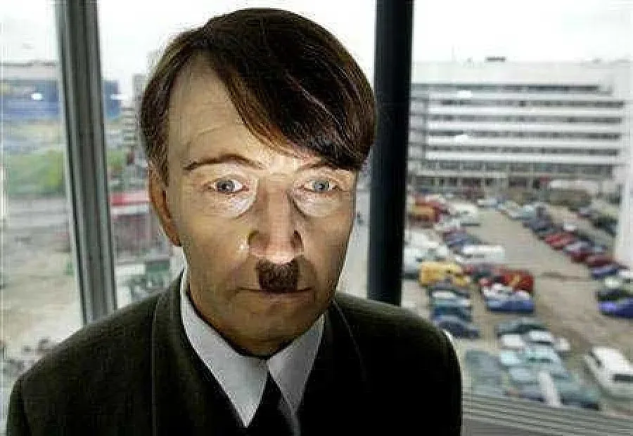 Хитлер бил суетен, позирал за фотограф