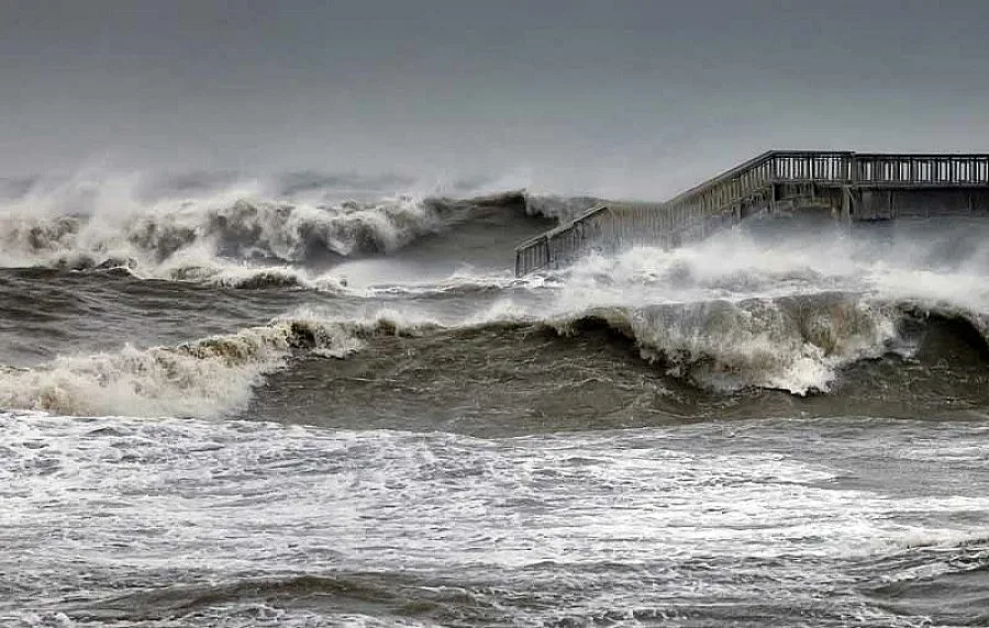 Бурното море разкри античен римски град