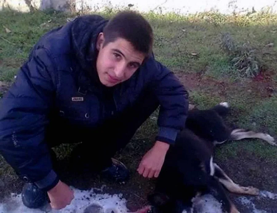 Убиец на кучета се хвали във Фейсбук