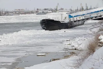 Спряха корабите по Дунав