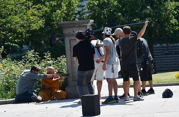 Будистки монах стресна софиянци! Какво се случва