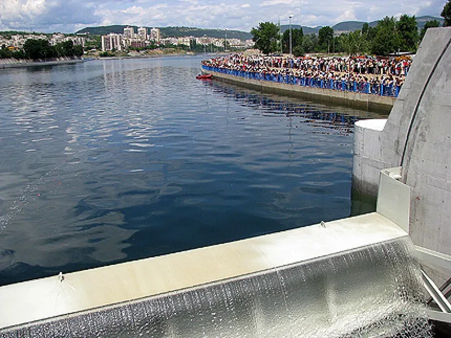 Бойко плати 24 млн. за Водното огледало