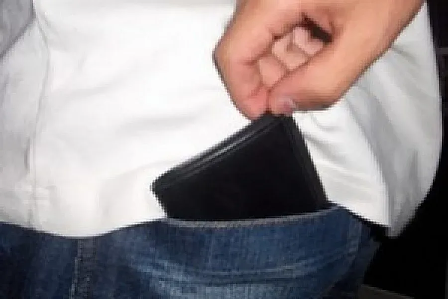 Леля бие 10-годишна, обучава я за джебчийка