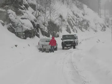 Североизточна България затъна в сняг