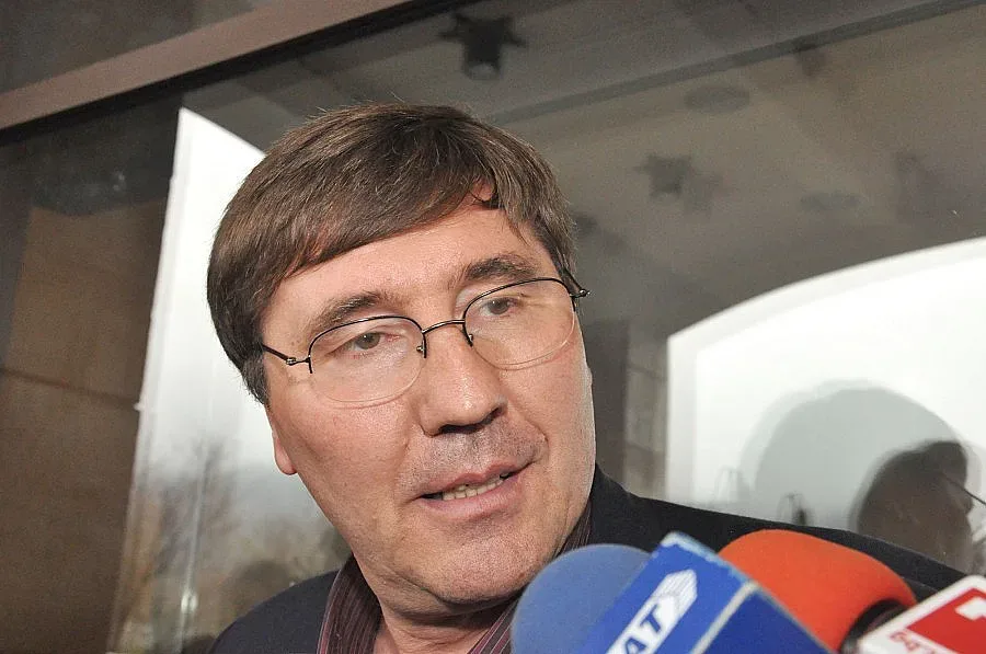 Сирене удари рамо на баскетбола