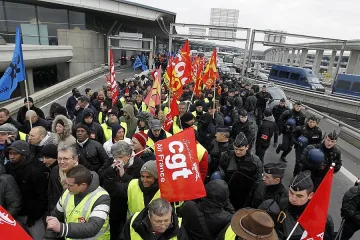 Стачка спря полет Париж - София