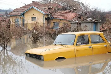 Бисер остава на тъмно след потопа