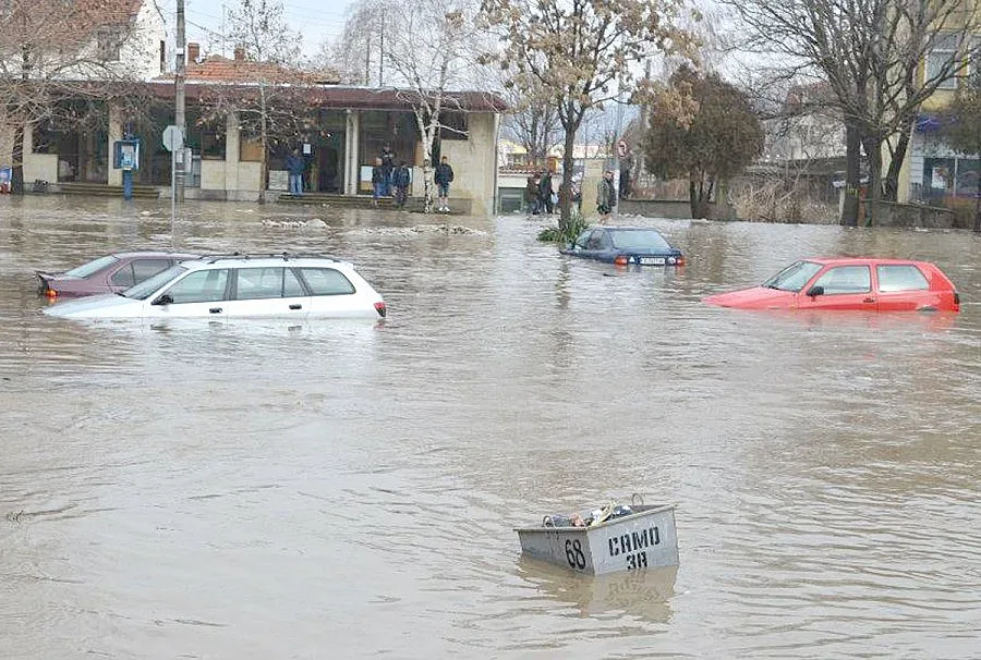 Осем са жертвите на водния Апокалипсис, търсят изчезнали