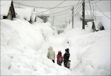 Селата се запасяват като за война