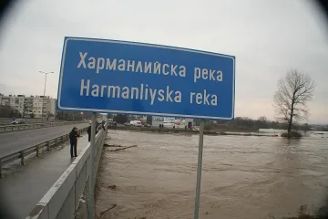 Трима удавени от пороя, четвърти почина от шока