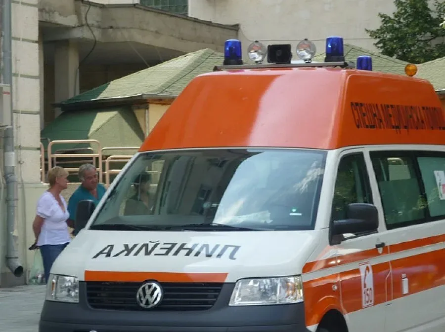 Премръзнали хора от потопеното село Бисер вече са в болница