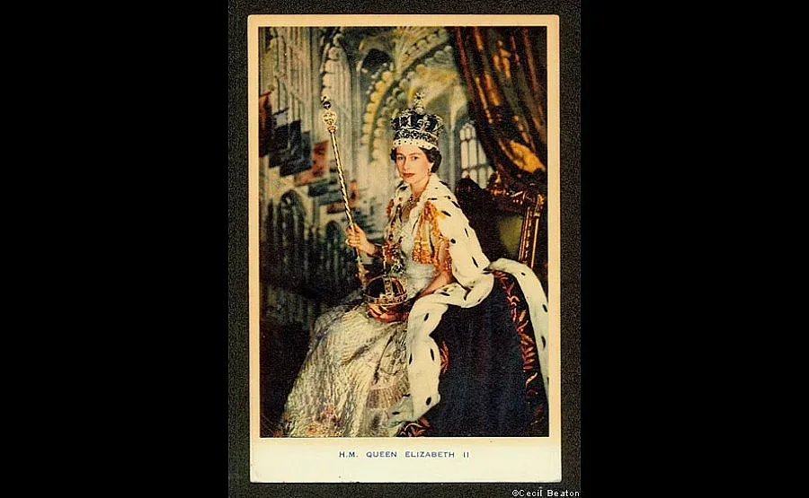 Елизабет II - живот в пощенски картички