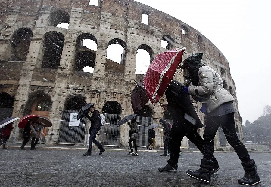 Затвориха Колизеума заради снега