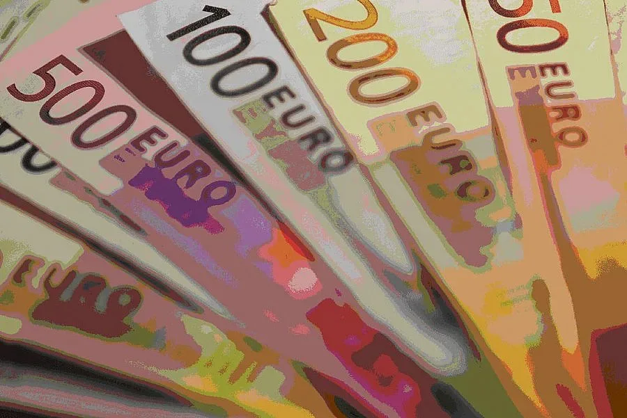 Банкер щипнал 245 млн. евро за 13 години