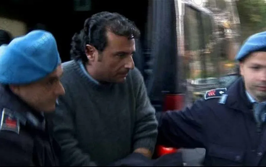 Откриха бикини на молдовка в капитанската каюта на "Коста Конкордия"