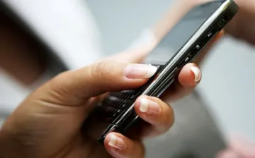 SMS-и до мама спират бегълците от училище