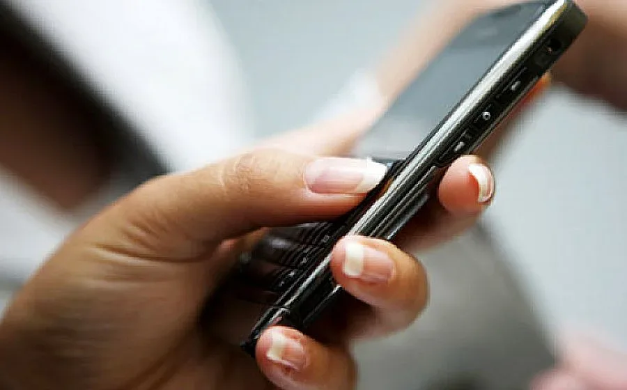 SMS-и до мама спират бегълците от училище
