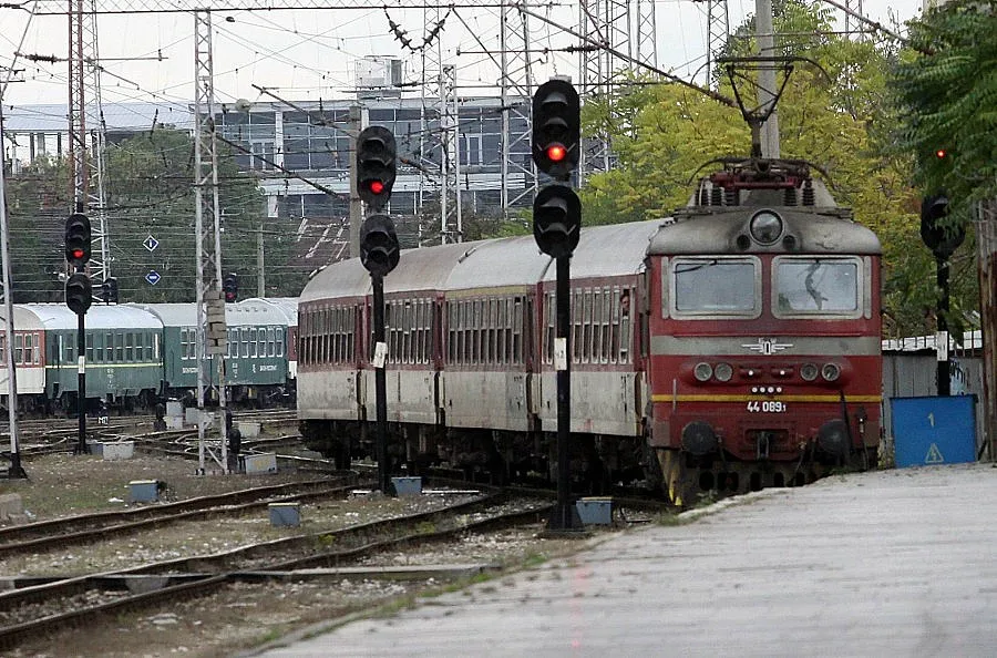 Имигранти се крият в товарни влакове