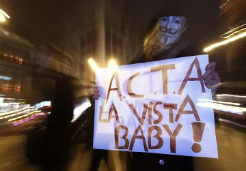 Лавината срещу оковите в интернет расте с 10 000 на ден