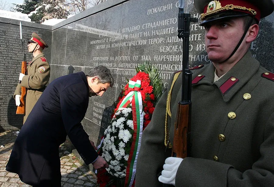 Плевнелиев пророни сълза за жертвите на комунизма