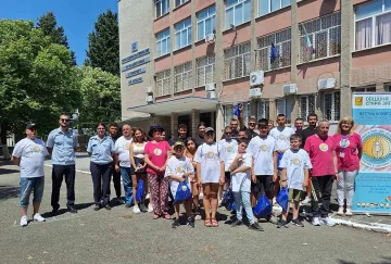 Деца узнаха как лятото да бъде и приятно, и защитено на две колела