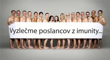 Словашки депутати протестират със стриптийз