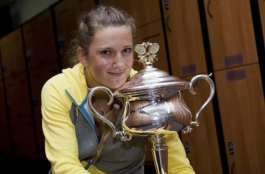 Викa Азаренка благодари по руски на баба си