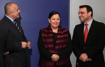 Министър Павлова: Не пътувайте, ако не ви се налага