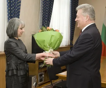 Попова иска да се публикуват имената на помилваните