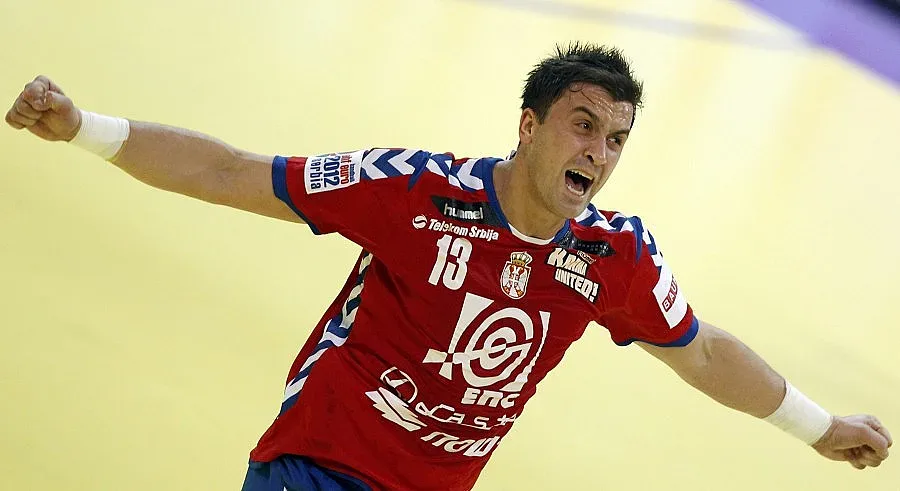 Забиха стрела в окото на сръбски хандбалист