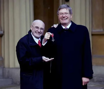 Братът на Фил Колинс с Ордена на Британската империя