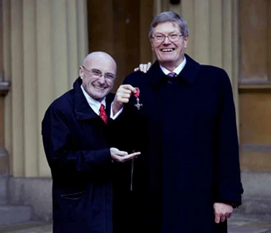 Братът на Фил Колинс с Ордена на Британската империя