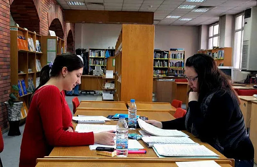 Отличниците ще плащат по-малко за висше