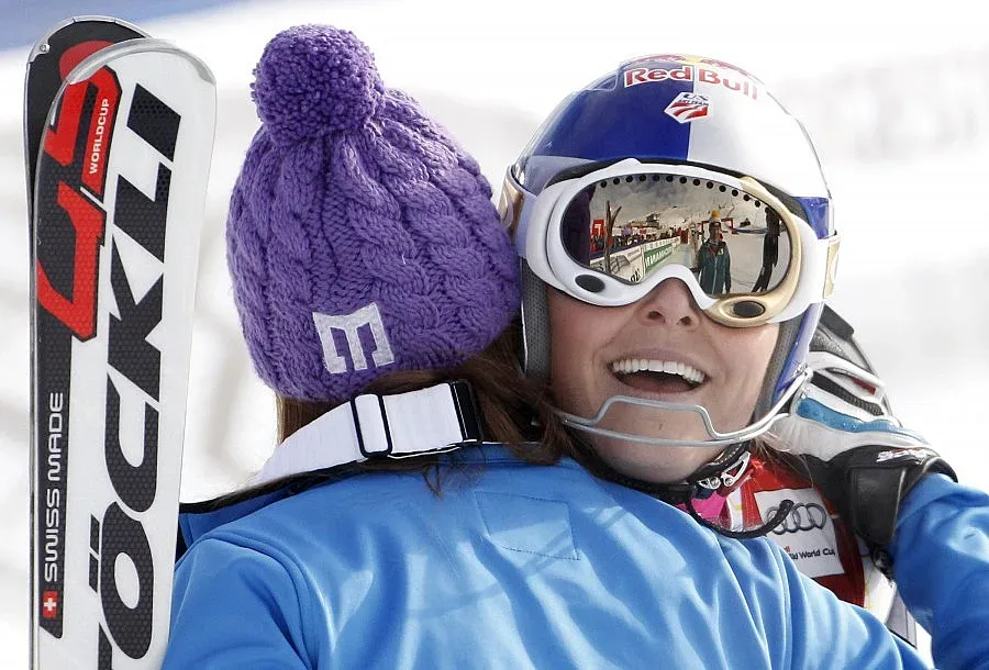 Линдзи Вон взе първата суперкомбинация за сезона