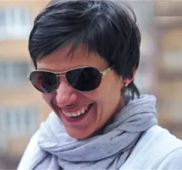 Опърничавата Юлияна събра повече фенове от съпруга си