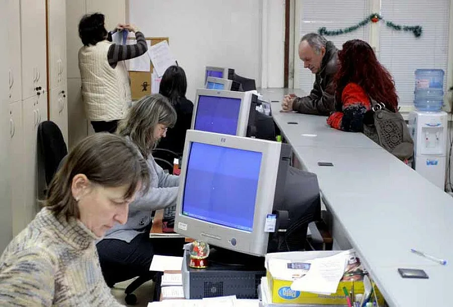 Данъчните без обедна почивка