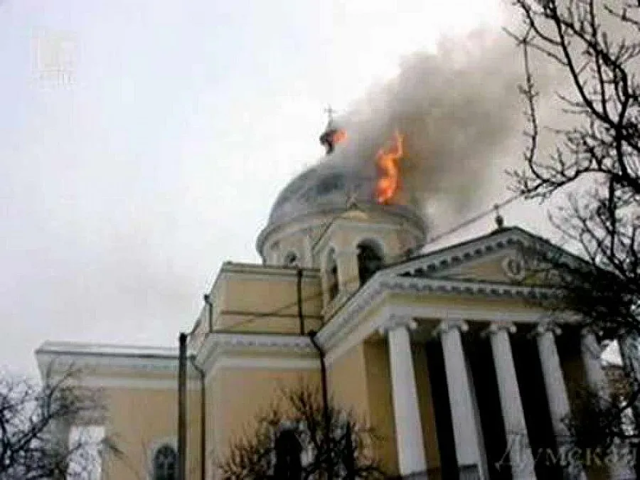 Напълно изгоря куполът на българския храм в Болград
