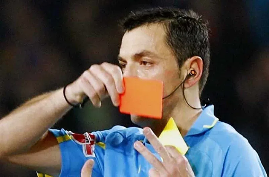 Моуриньо към съдията: Стани артист!