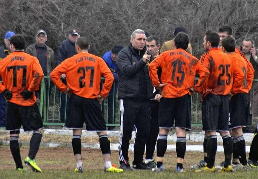 Аматьори измъчиха Стоичков