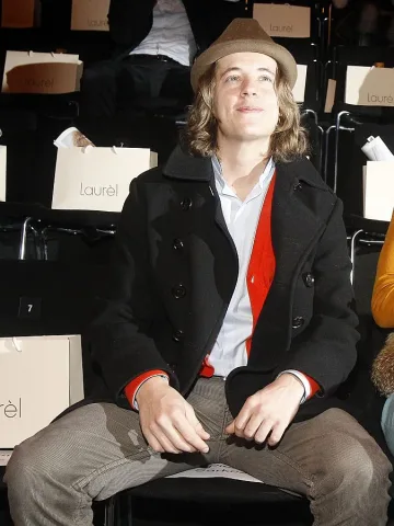 Синът на Саркози лежи натровен в Одеса