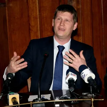 Английският посланик Алън: Довиждане, майна! 