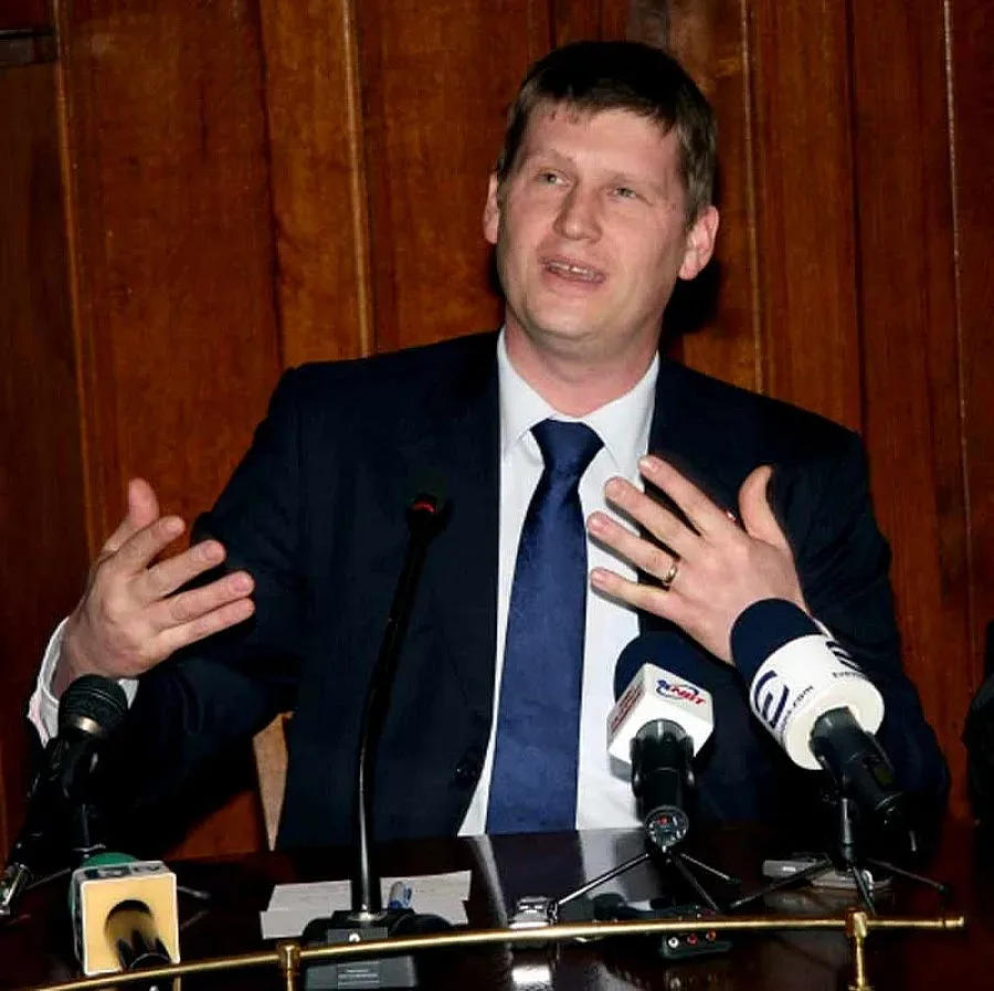 Английският посланик Алън: Довиждане, майна! 