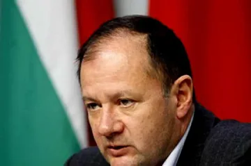 Цивилен полицай пребил момче с електрошокова палка